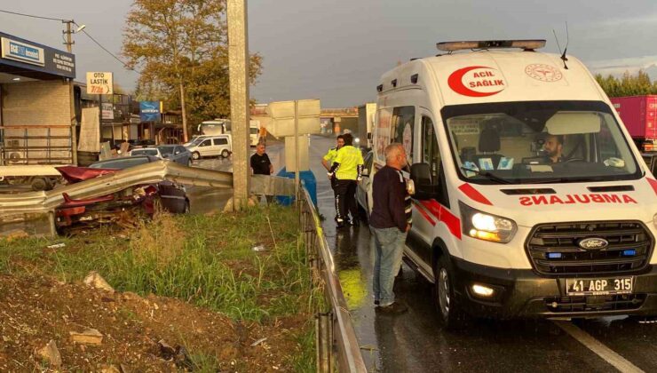 Yağış sebebiyle kayganlaşan yolda araç bariyerlere çarptı: 1 yaralı