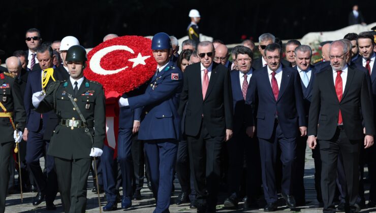 Cumhurbaşkanı Erdoğan başkanlığındaki devlet erkanı Anıtkabir’i ziyaret etti