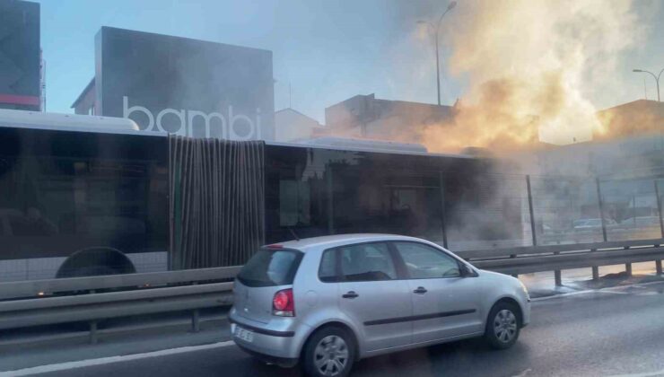 Avcılar’da metrobüste yangın paniği