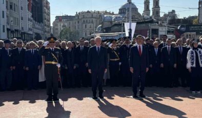 Cumhuriyet Bayramı öncesi Taksim’de tören düzenlendi