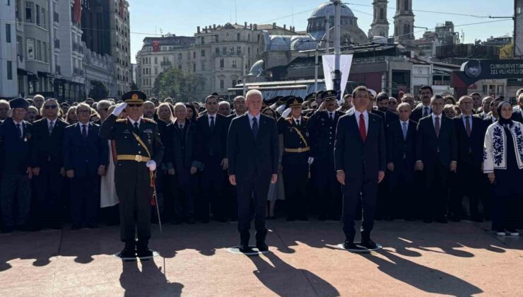 Cumhuriyet Bayramı öncesi Taksim’de tören düzenlendi