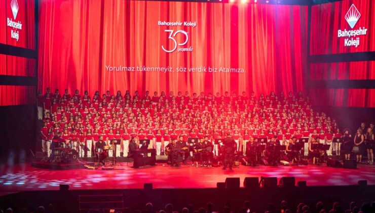 Cumhuriyet gençlerinden Cumhuriyet’in 101’inci yılına yakışır konser