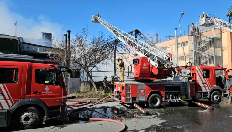 Gaziosmanpaşa’da korkutan yangın: Dumanlar kilometrelerce uzaktan görüldü