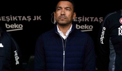 Giovanni van Bronckhorst’tan 2 değişiklik