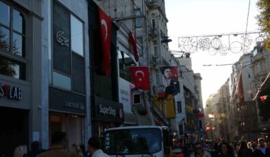 İstiklal Caddesi Cumhuriyet Bayramı’na hazırlanıyor