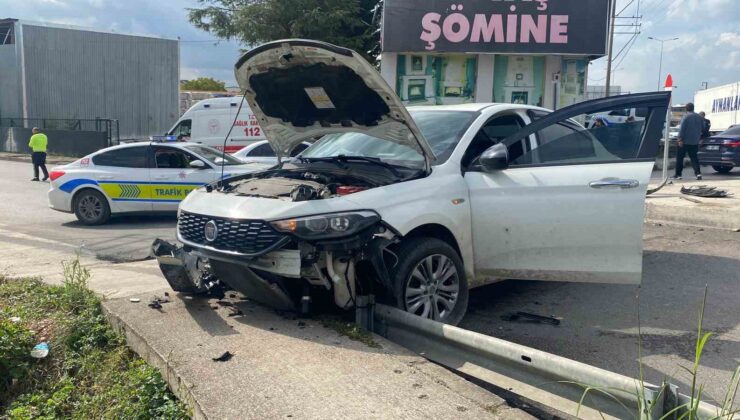 Otomobil kaldırıma çıktı: 1’i bebek 3 yaralı