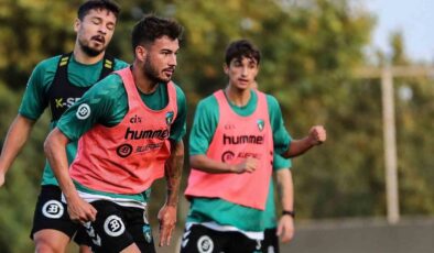 Kocaelispor’da oyuncular rotayı Ümraniyespor maçına çevirdi