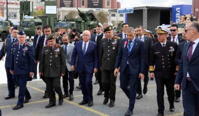 Milli Savunma Bakanı Güler, SAHA EXPO’da stantları gezdi