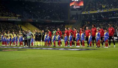 UEFA Avrupa Ligi: Fenerbahçe: 0 – Manchester United: 0 (Maç devam ediyor)