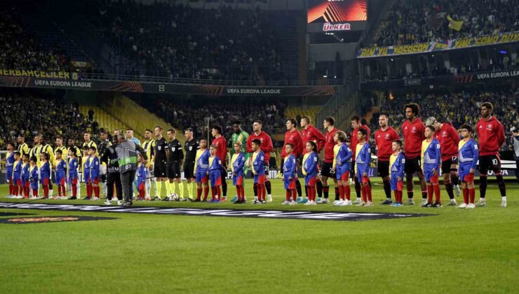 UEFA Avrupa Ligi: Fenerbahçe: 0 – Manchester United: 0 (Maç devam ediyor)