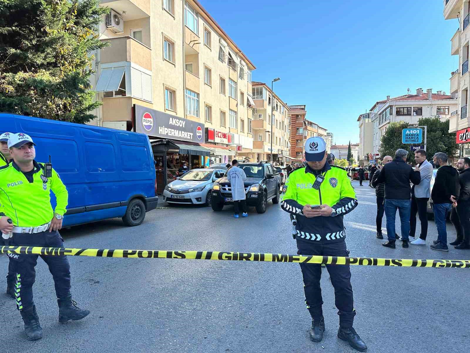 Polise çekiçle saldırdılar: 3 yaralı