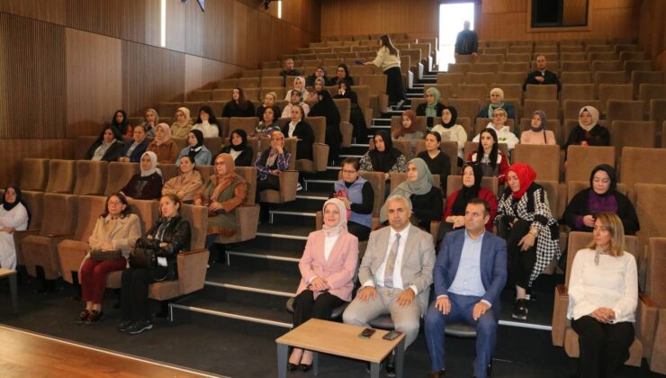 Bu seminerde, akran zorbalığı ve dijital bağımlılık tehlikesi anlatıldı