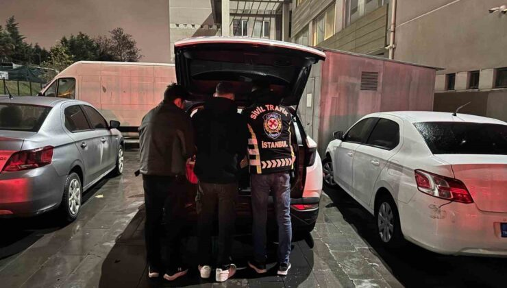 İstanbul’da motosiklet ile manevra yapıp diğer sürücülerin önlerine kıran motosikletli sürücüler yakalandı